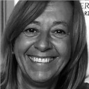 Laureata in lingue e letterature straniere impartisce lezioni di lingua francese